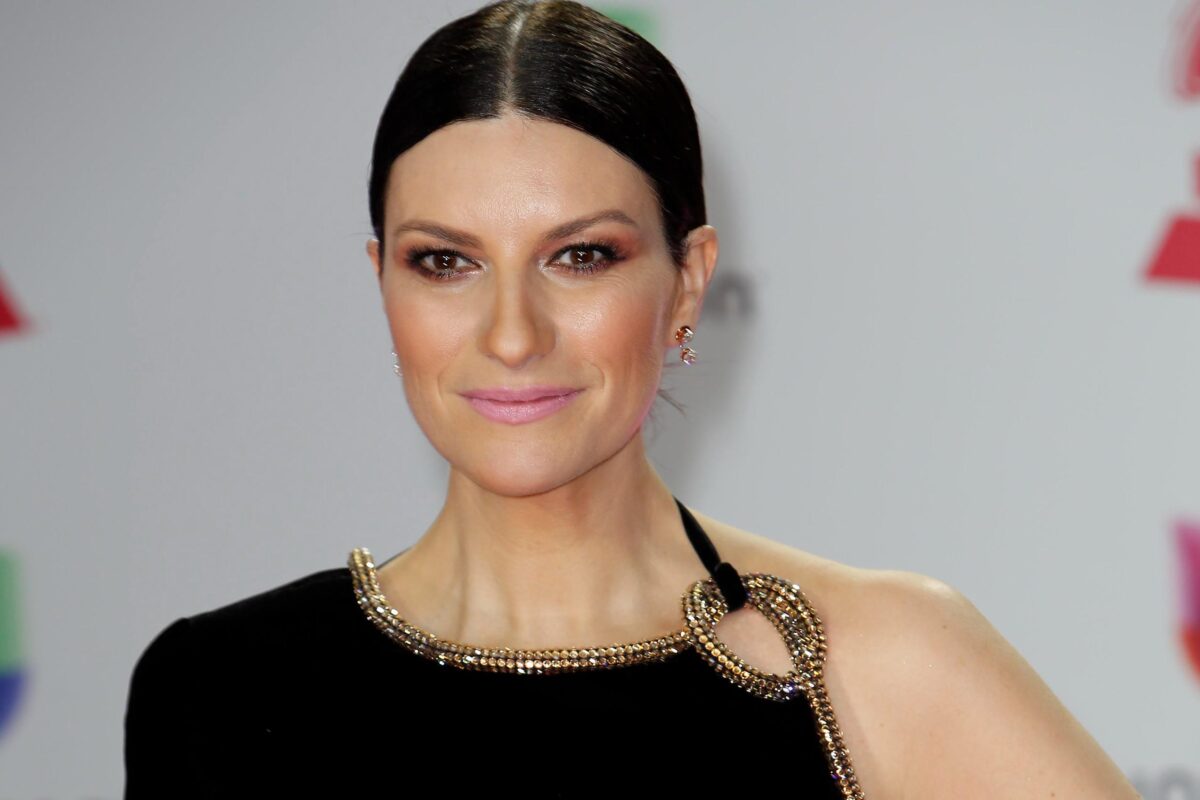 Laura-Pausini-Dedico-il-Golden-Globe-all-Italia-e-alla-mia-famiglia